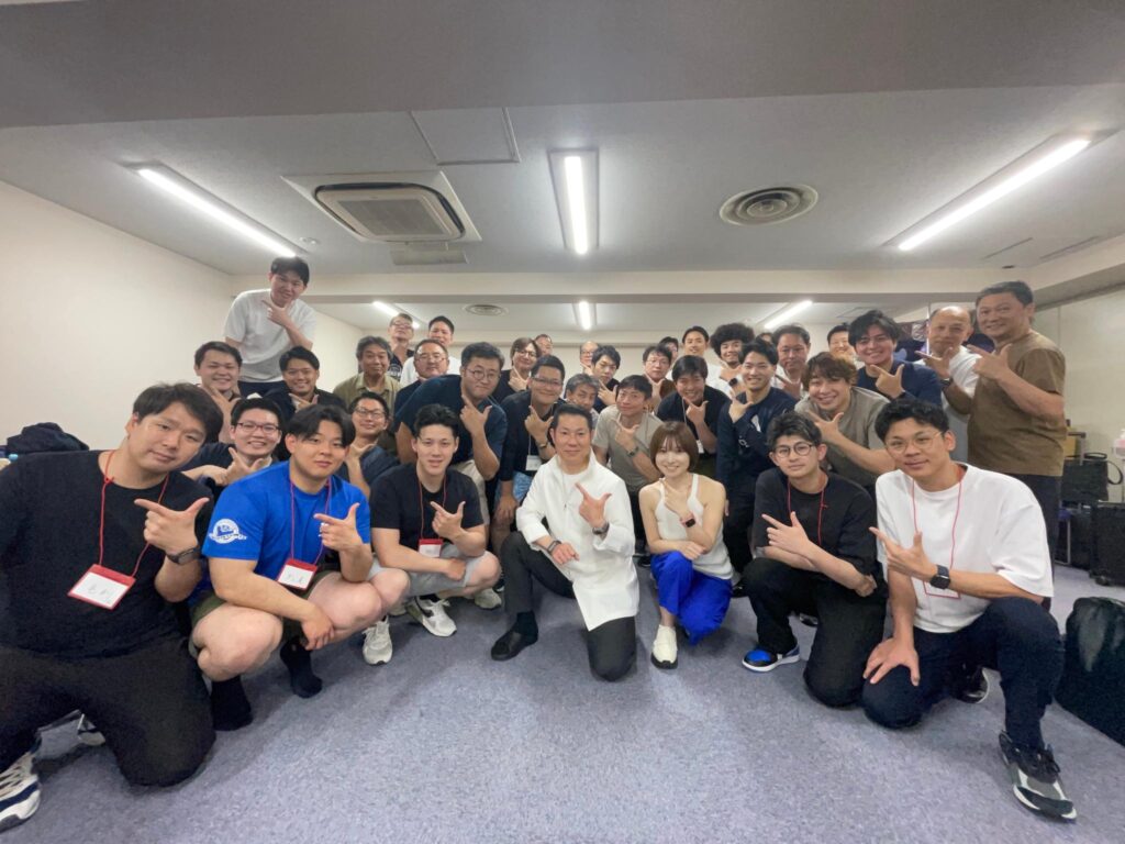 羽田野式ハイボルトセミナーに参加した施術者たちの集合写真
