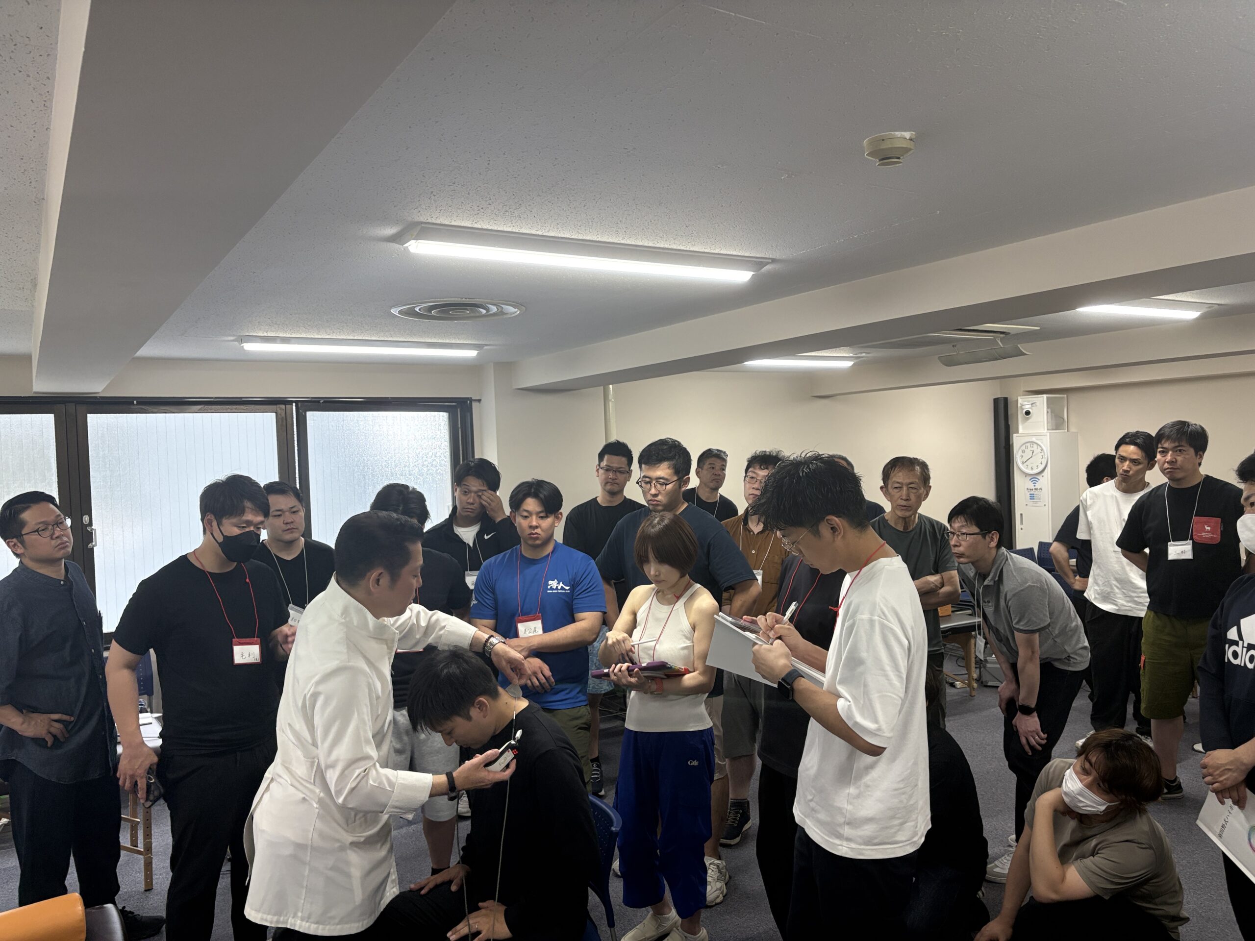 羽田野式ハイボルトセミナーの講義の様子